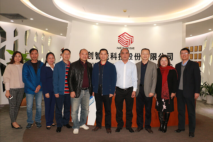 1516703987100728.jpg 与南沙街商聚合影(官首).jpg